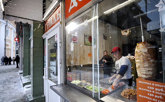 MOSCOW, RUSSIA. JANUARY 18, 2016. A catering facility near Novoslobodskaya metro station. 104 shopping and catering facilities in central Moscow are to be demolished according to a decision by the Moscow government concerning unauthorised free-standing structures built since the early 1990s without formal planning permission. Sergei Bobylev/TASS

Россия. Москва. 18 января 2016. Объект общественного питания, подлежащий демонтажу, у метро "Новослободская", подлежащие демонтажу. В перечень постановления "О мерах по обеспечению сноса самовольных построек на отдельных территориях города Москвы" включено 104 здания и сооружения, которые подлежат сносу. Сергей Бобылев/ТАСС