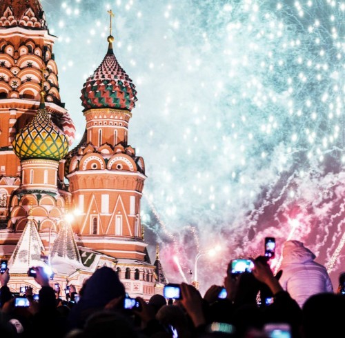 salyut-na-novyiy-god-2017-v-moskve
