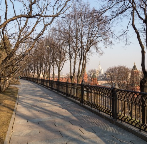 Moscow Kremlin park. Early spring