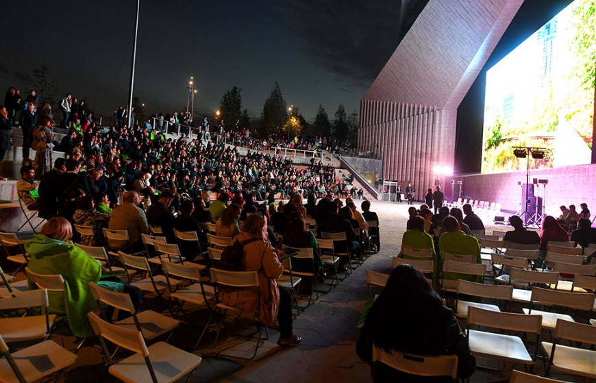 Москва. Открытие природно-ландшафтного парка `Зарядье`.